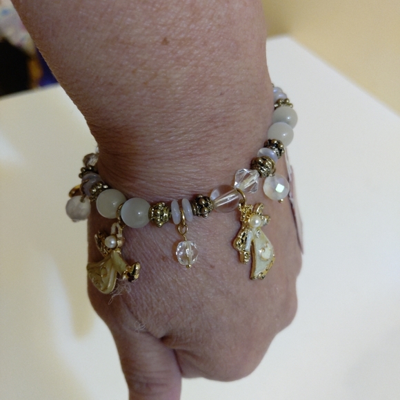 NEW Gold Tone Angels  White Beads Charm Bracelet  Holiday - Picture 2 of 7